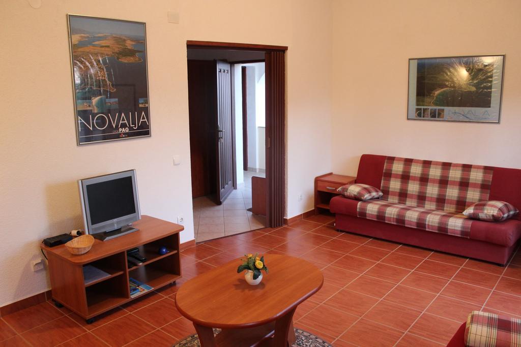 Apartments Marszalek Novalja Kamer foto